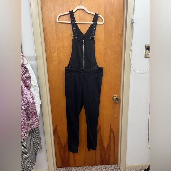 Levi’s Black Denim adjustable Overalls for Women - Picture 1 of 9